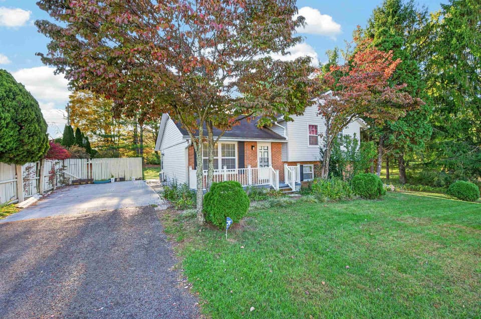 1704 Oriole Drive, photo 11 of 40