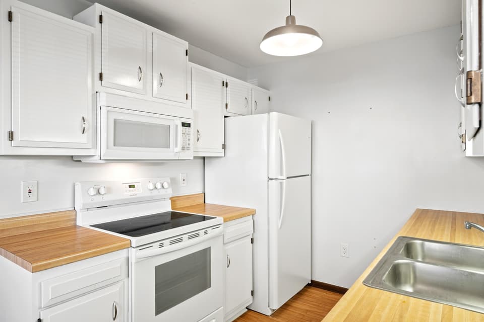 1748 Donlee Drive Unit 105, photo 10 of 27