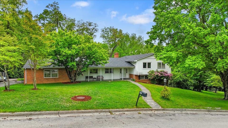 611 Landsdowne Drive, Blacksburg, VA