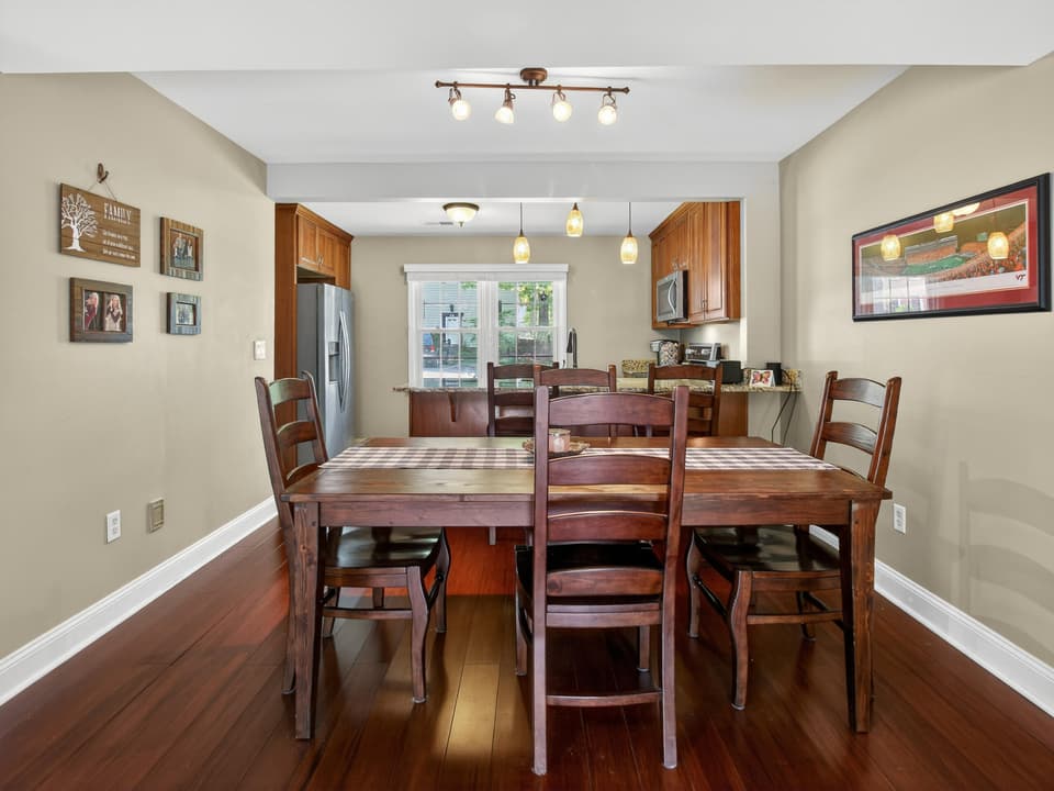 120 Camelot Ct, photo 12 of 35