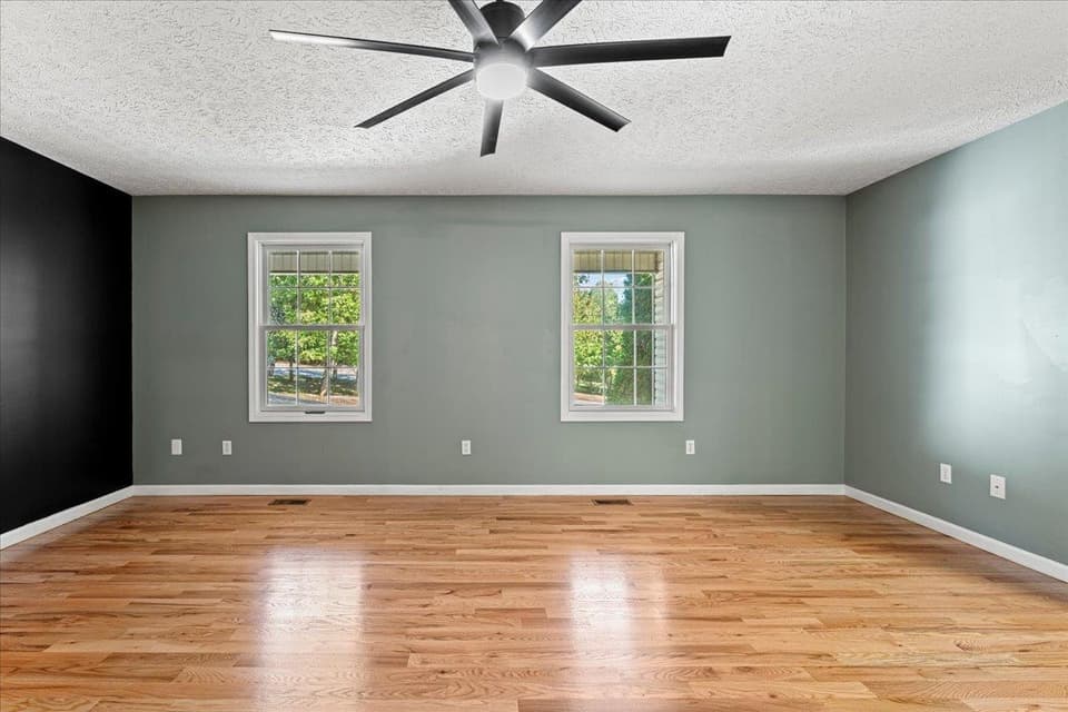 3431 Gordon Drive, photo 4 of 32