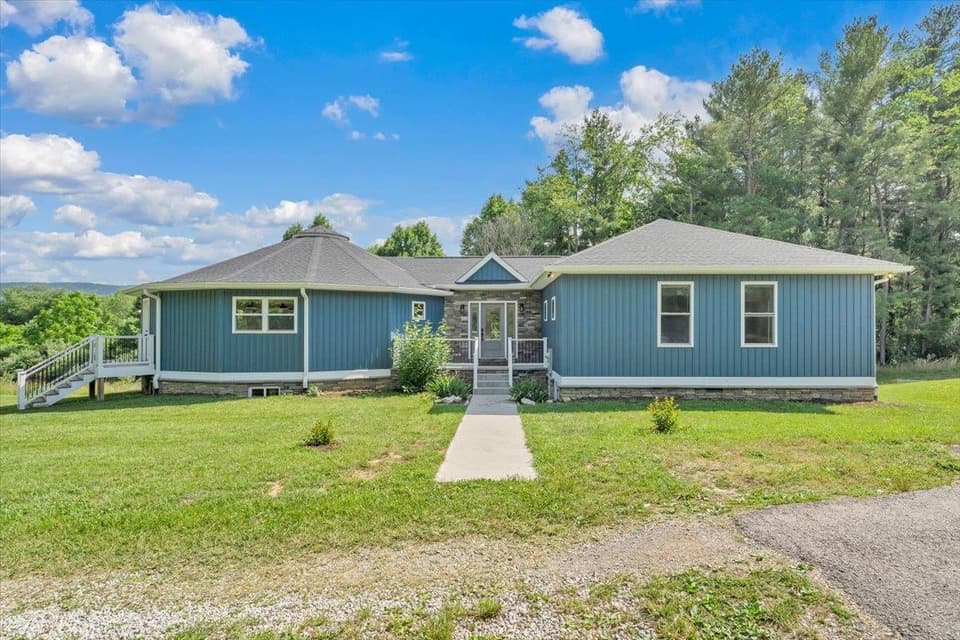3202-3204 Mathews Lane, Blacksburg, VA