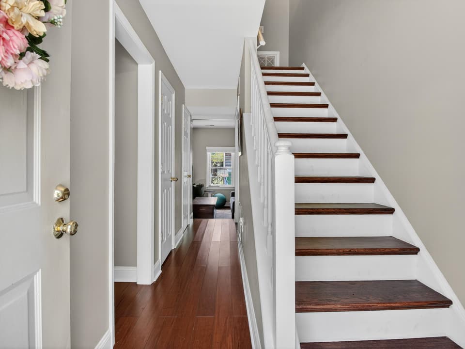 120 Camelot Ct, photo 3 of 35