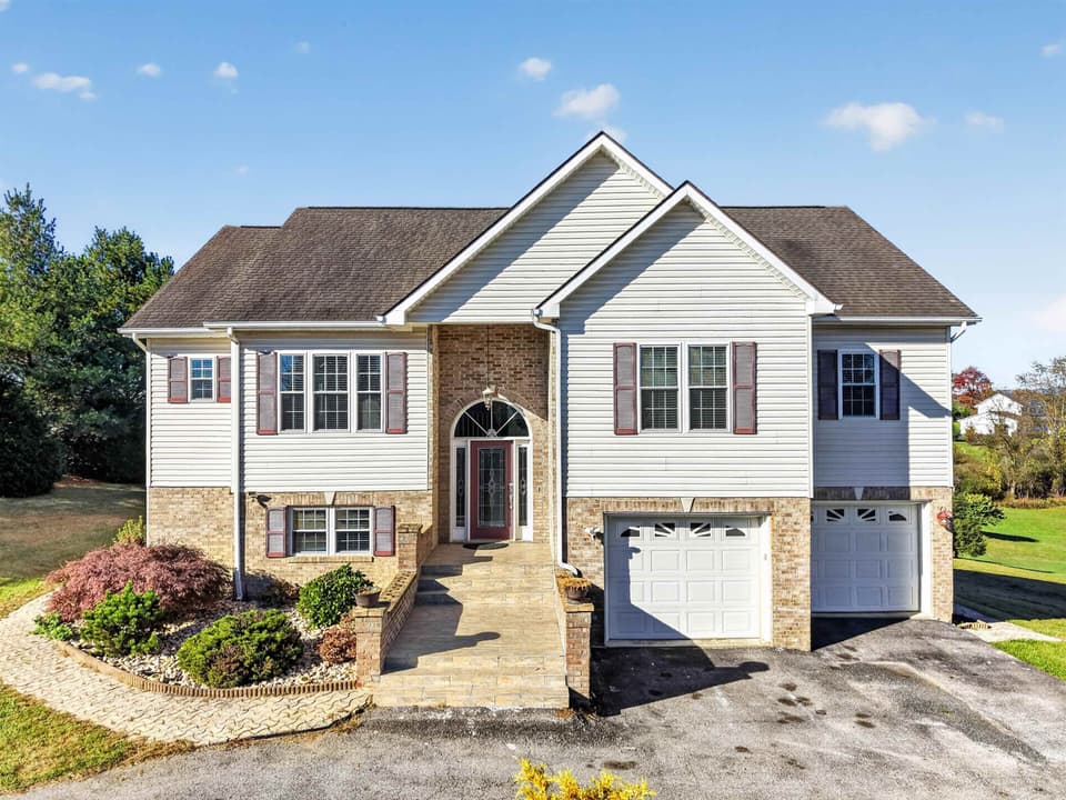 1701 Stratford View Drive, photo 3 of 40