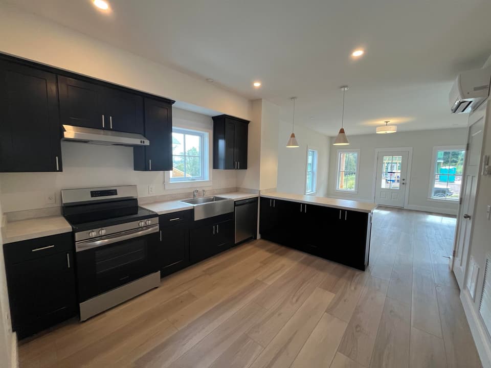 7008 Apple Lane, photo 2 of 5