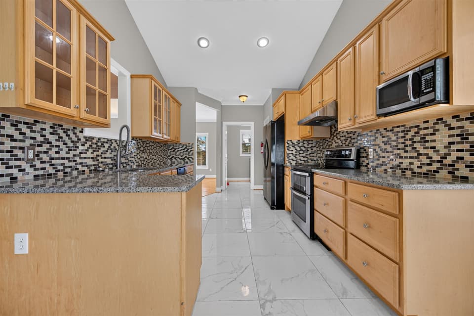 1701 Stratford View Drive, photo 20 of 40