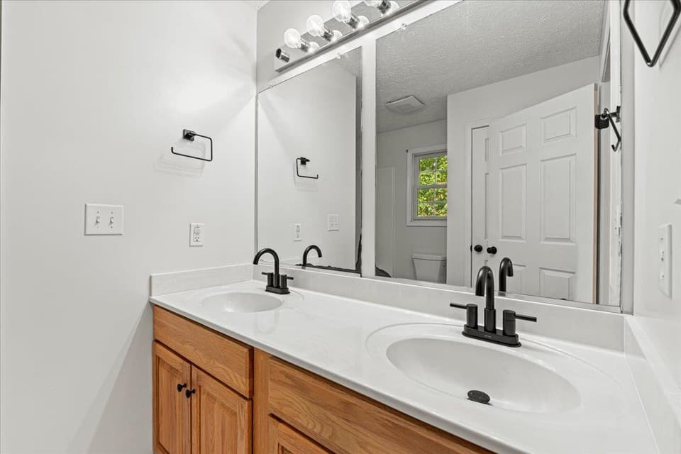 3431 Gordon Drive, photo 16 of 32