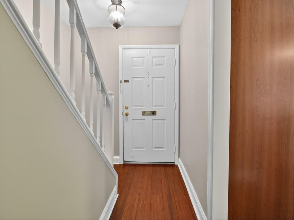 120 Camelot Ct, photo 5 of 35