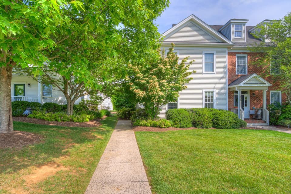 812 Village Way N, Blacksburg, VA