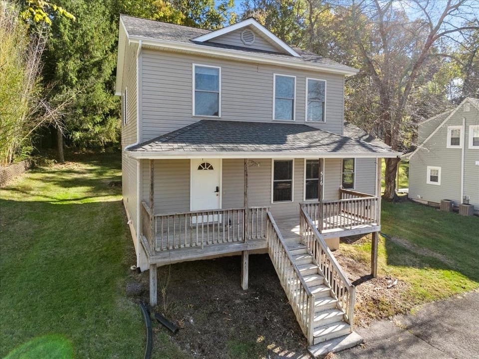 516 Sunrise Drive, photo 3 of 40