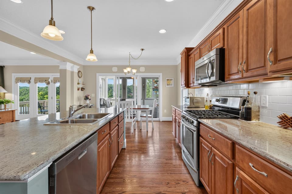 1220 Brockton Street, photo 12 of 40