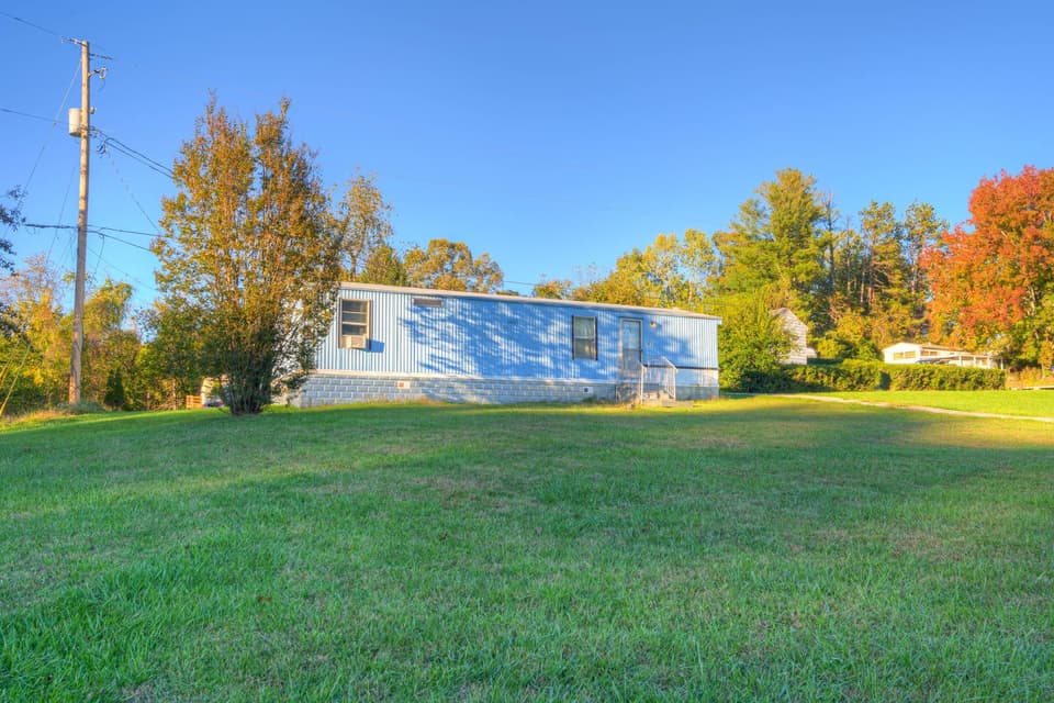 461 Bee Lane, photo 2 of 22