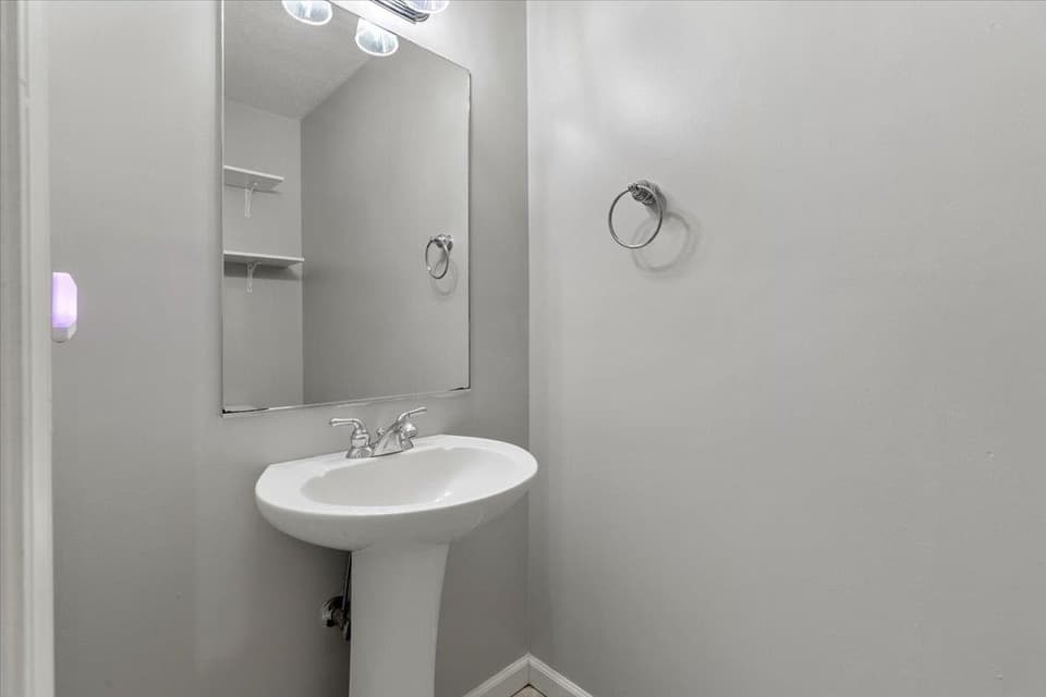 516 Sunrise Drive, photo 8 of 40