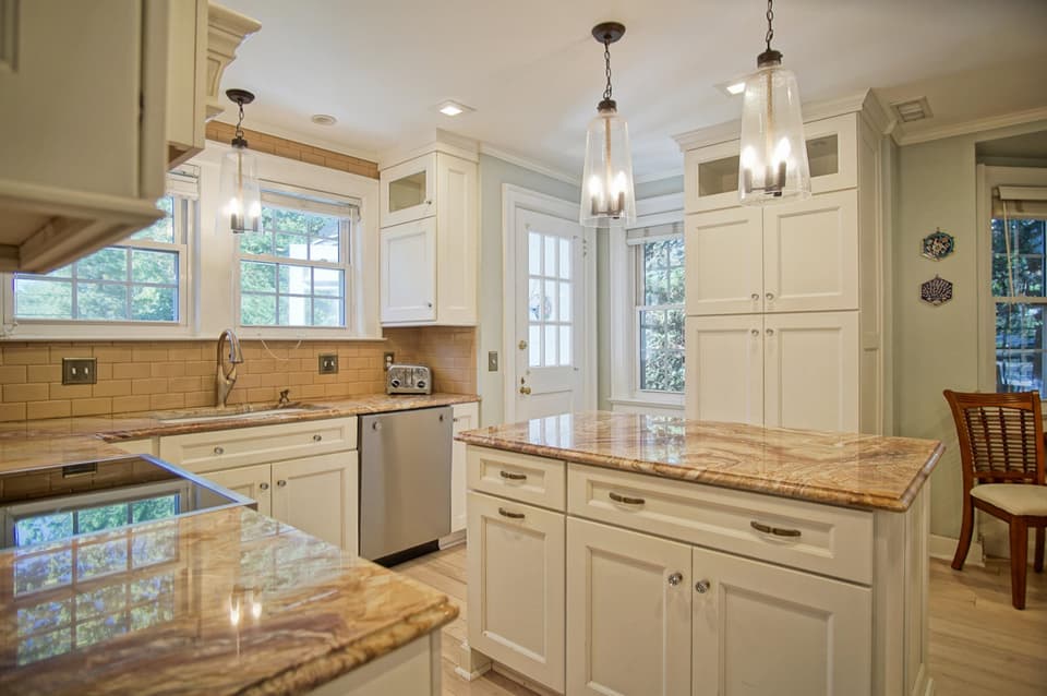 808 Preston Avenue, photo 12 of 40
