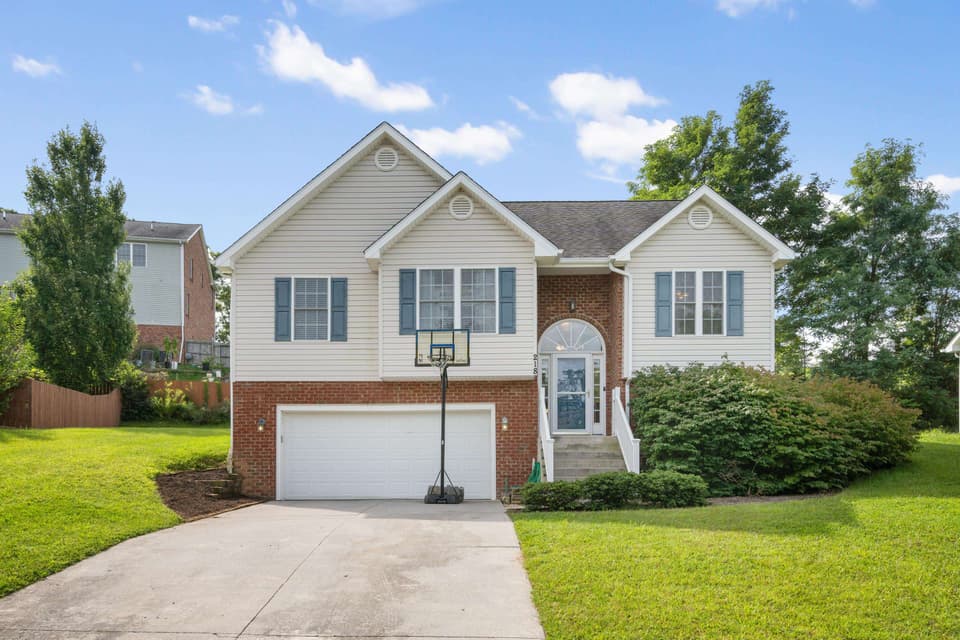 218 Mountain Breeze Drive, Blacksburg, VA
