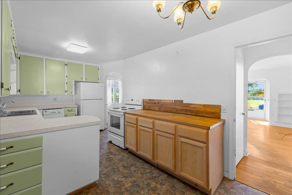 803 Grove Avenue, photo 10 of 37