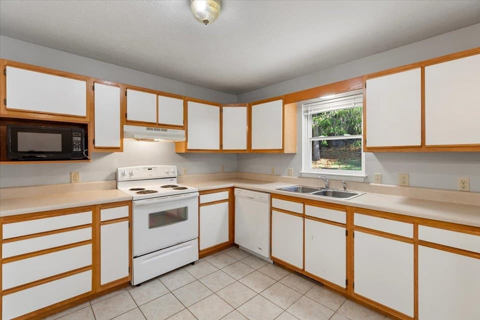 516 Sunrise Drive, photo 12 of 40