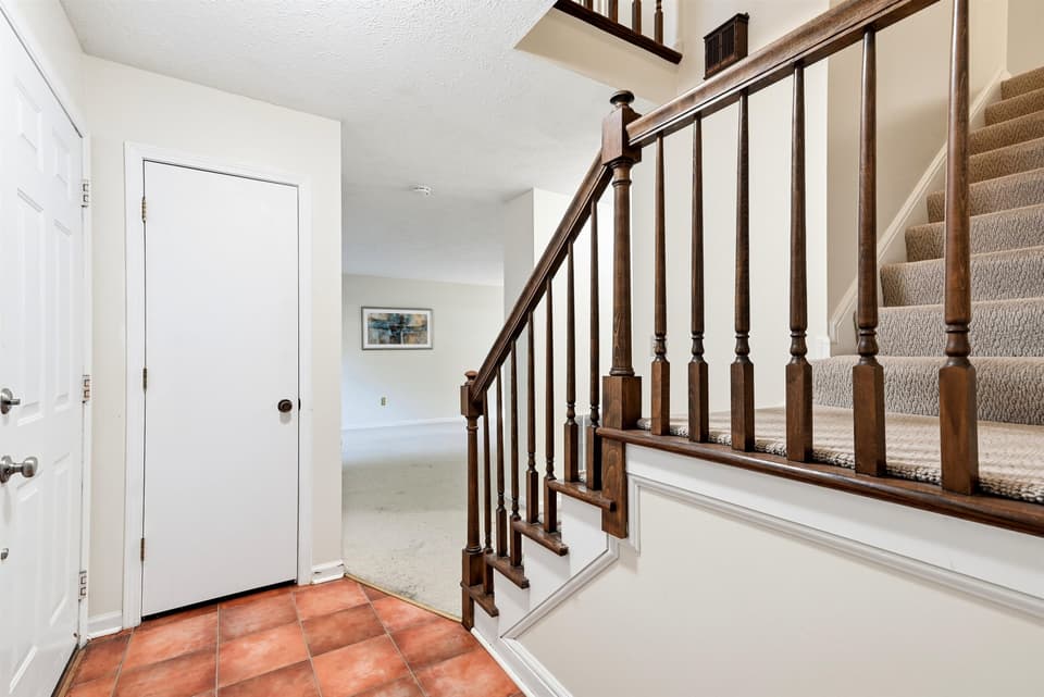 401 Stonegate Drive, photo 8 of 40
