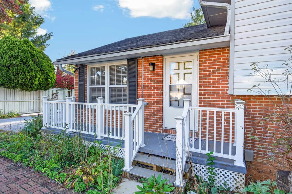 1704 Oriole Drive, photo 14 of 40