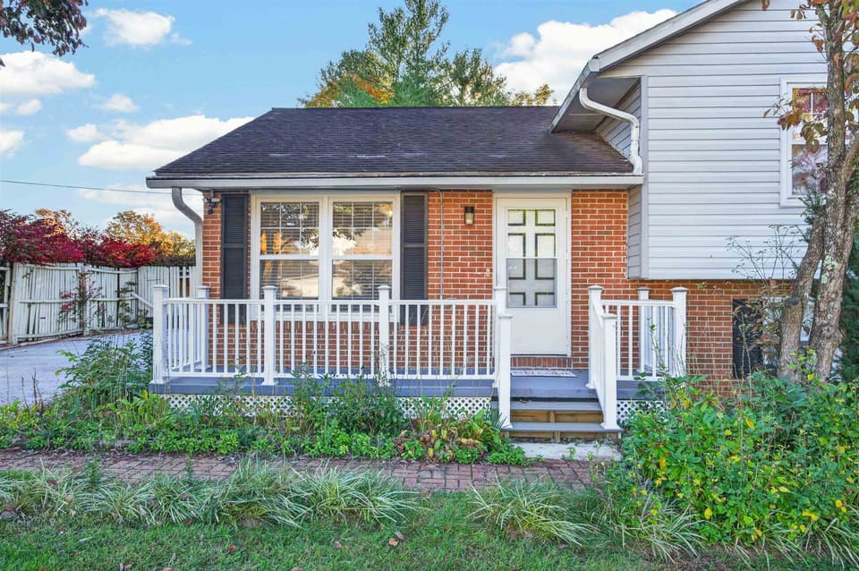 1704 Oriole Drive, photo 13 of 40