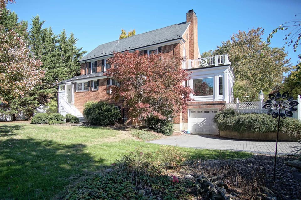 808 Preston Avenue, photo 2 of 40