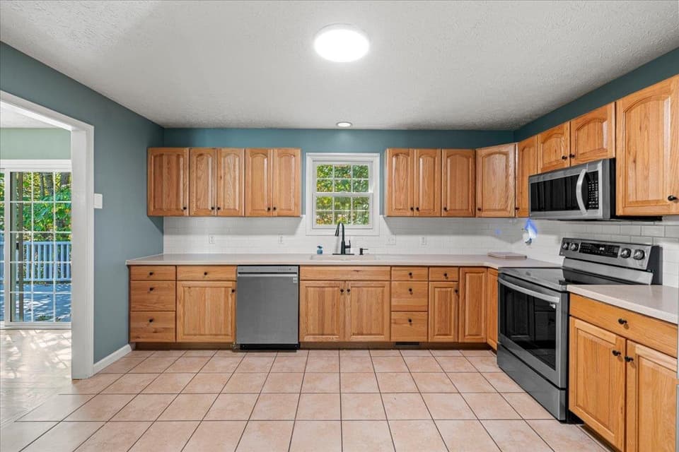 3431 Gordon Drive, photo 11 of 32