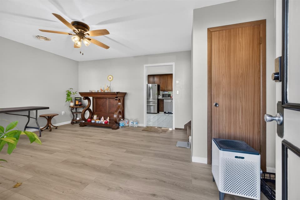 1704 Oriole Drive, photo 17 of 40