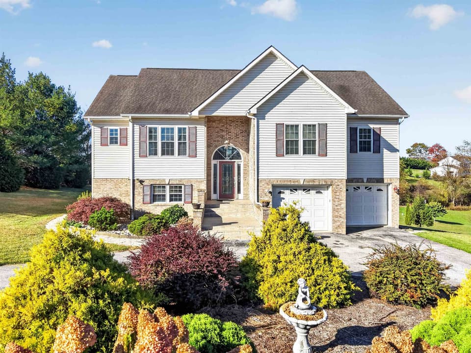 1701 Stratford View Drive, photo 2 of 40