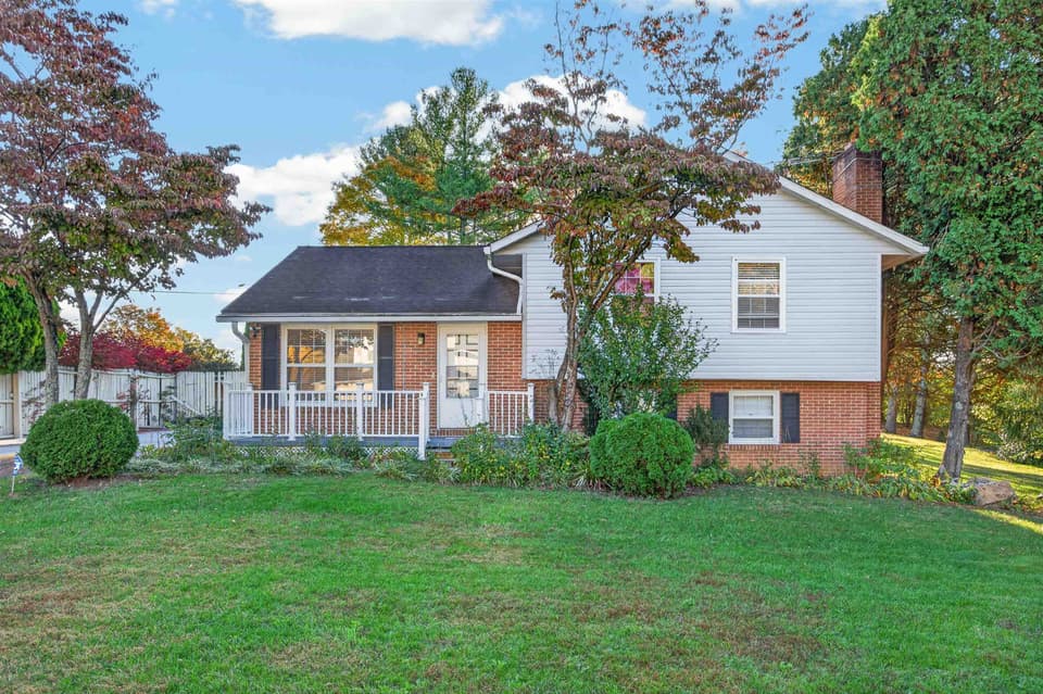 1704 Oriole Drive, photo 12 of 40