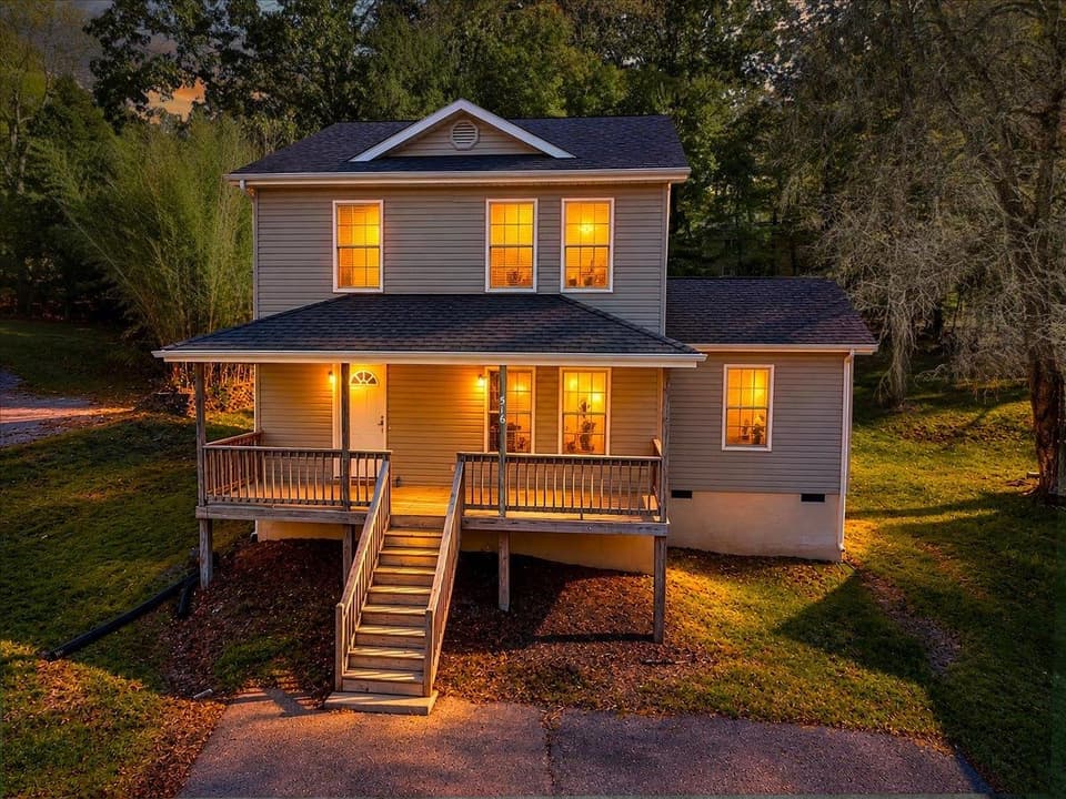 516 Sunrise Drive, photo 2 of 40