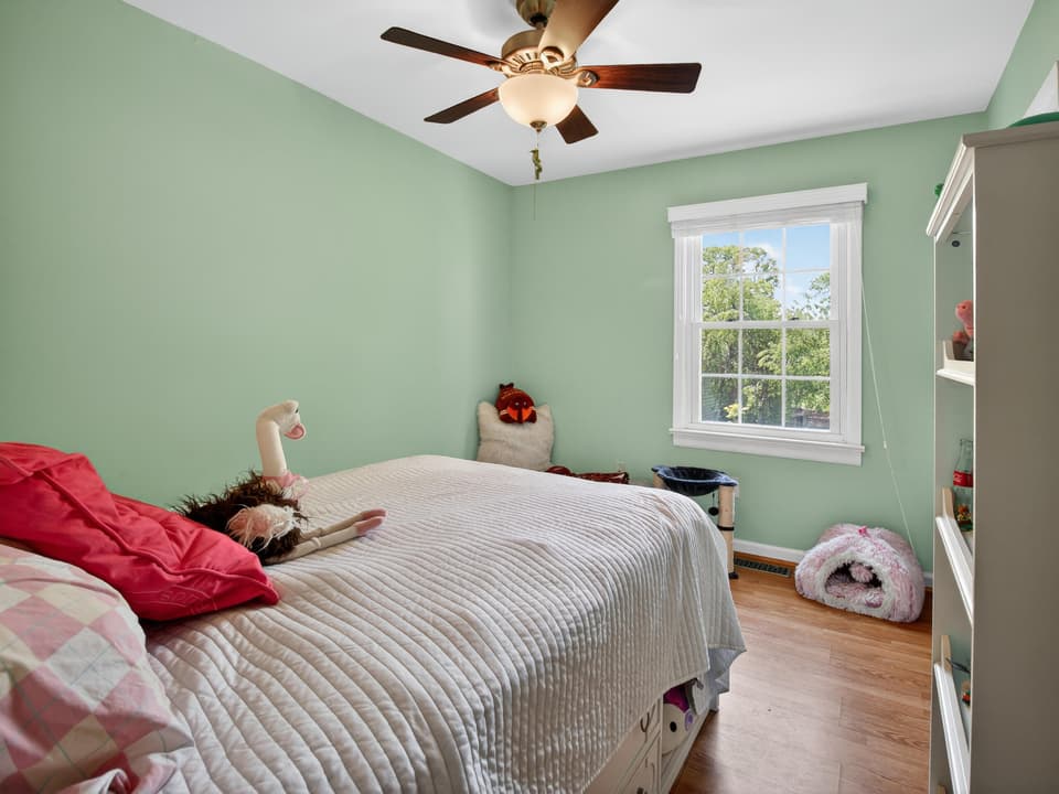 120 Camelot Ct, photo 25 of 35