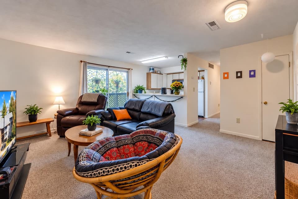 856 Newport Terrace, photo 2 of 15