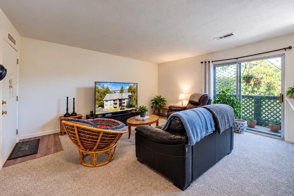 856 Newport Terrace, photo 3 of 15