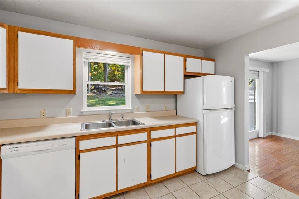 516 Sunrise Drive, photo 13 of 40