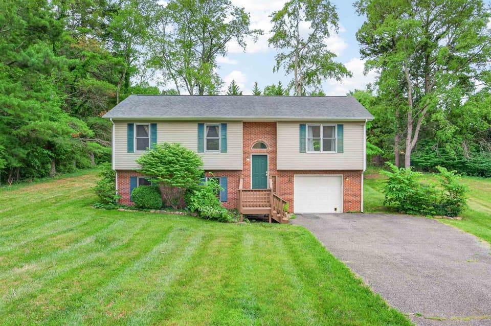 1207 Gladewood Drive, Blacksburg, VA