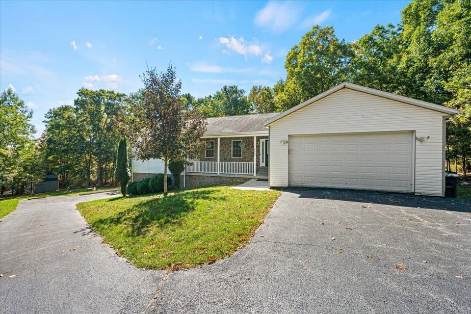 3431 Gordon Drive, photo 26 of 32