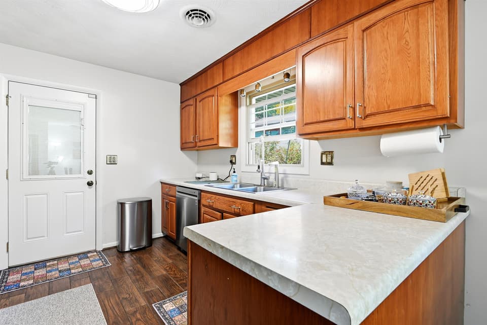 308 Grandview Drive, photo 15 of 40