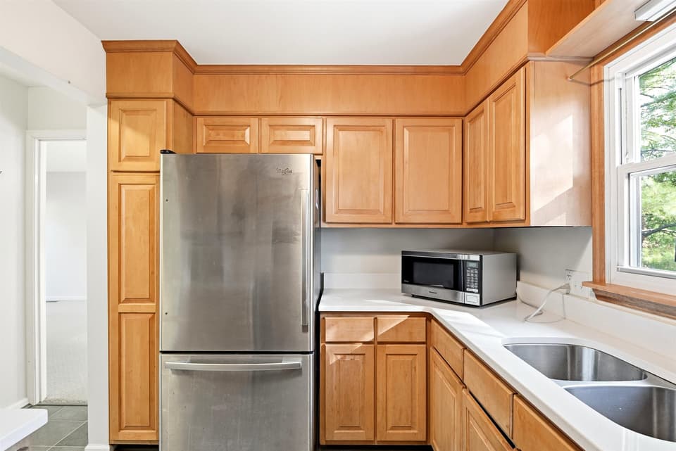 401 Stonegate Drive, photo 21 of 40