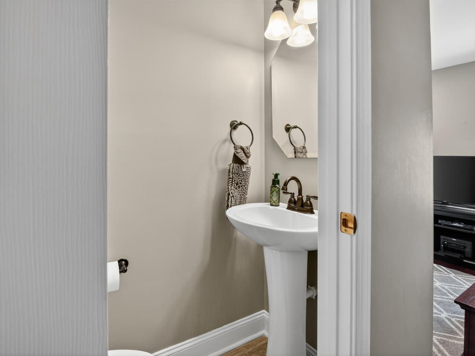 120 Camelot Ct, photo 19 of 35