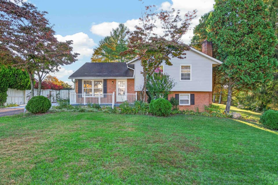1704 Oriole Drive, photo 5 of 40