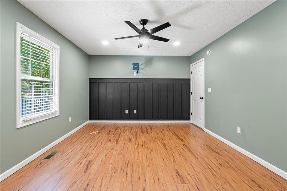 3431 Gordon Drive, photo 7 of 32