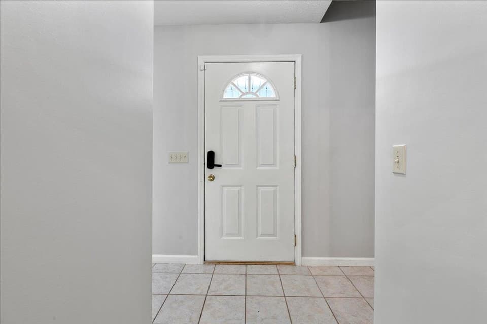 516 Sunrise Drive, photo 7 of 40