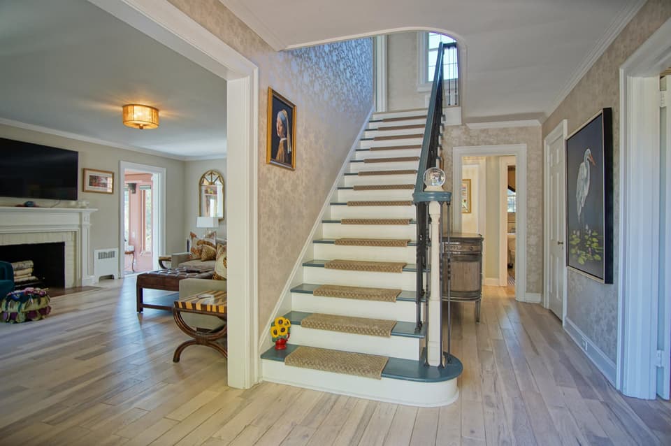808 Preston Avenue, photo 3 of 40