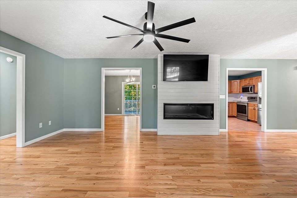 3431 Gordon Drive, photo 3 of 32