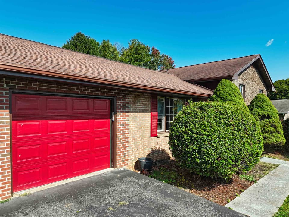 308 Grandview Drive, photo 6 of 40