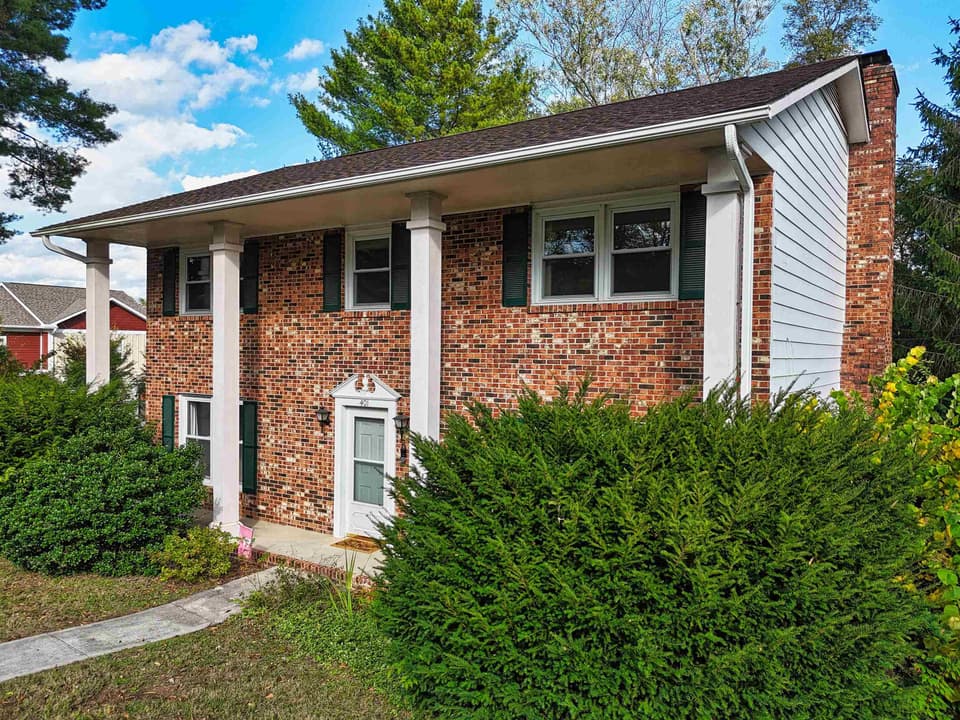 401 Stonegate Drive, photo 6 of 40