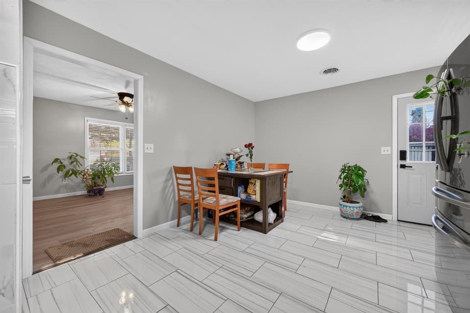 1704 Oriole Drive, photo 24 of 40
