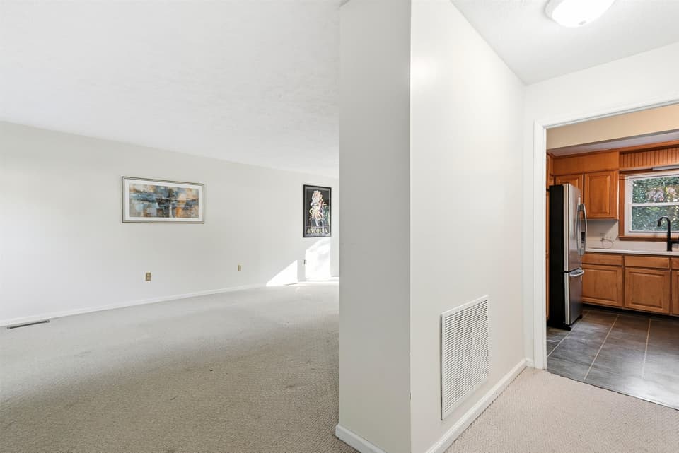 401 Stonegate Drive, photo 9 of 40