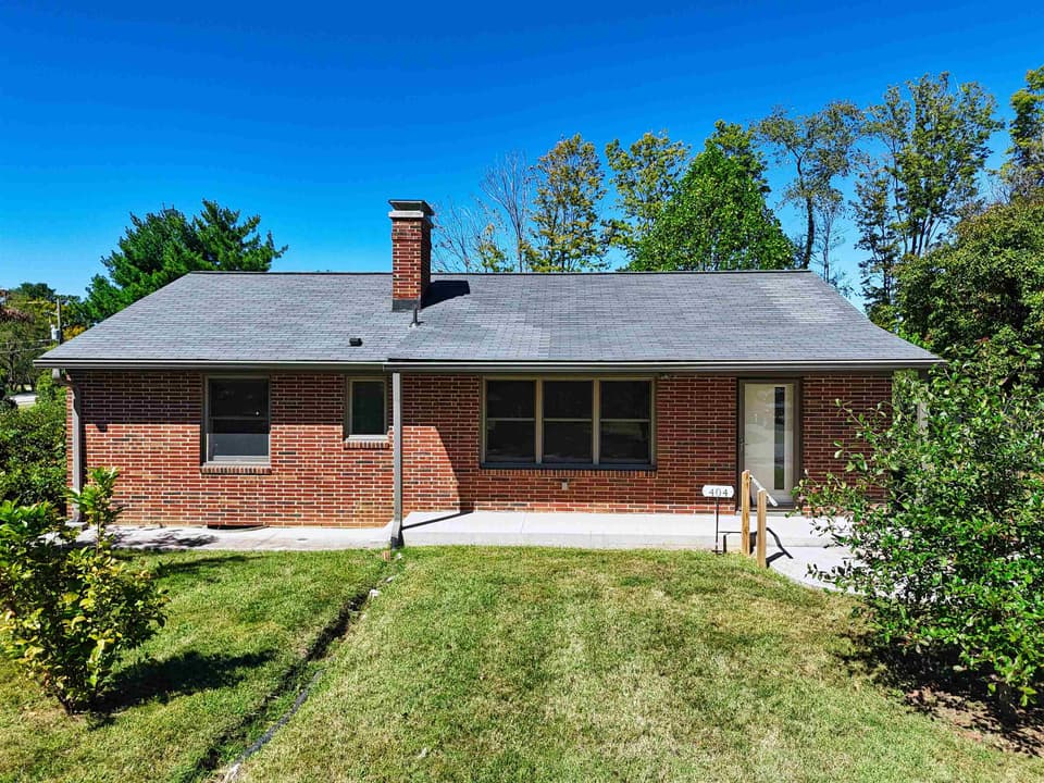 404 Eastview Terrace, photo 3 of 40
