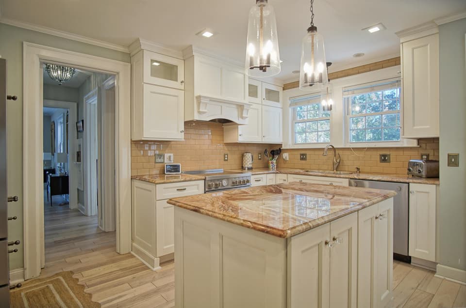 808 Preston Avenue, photo 13 of 40